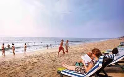 6-day Kerala tours - Golden sands and gentle waves at Cherai Beach, Kerala, with palm trees lining the shoreline.